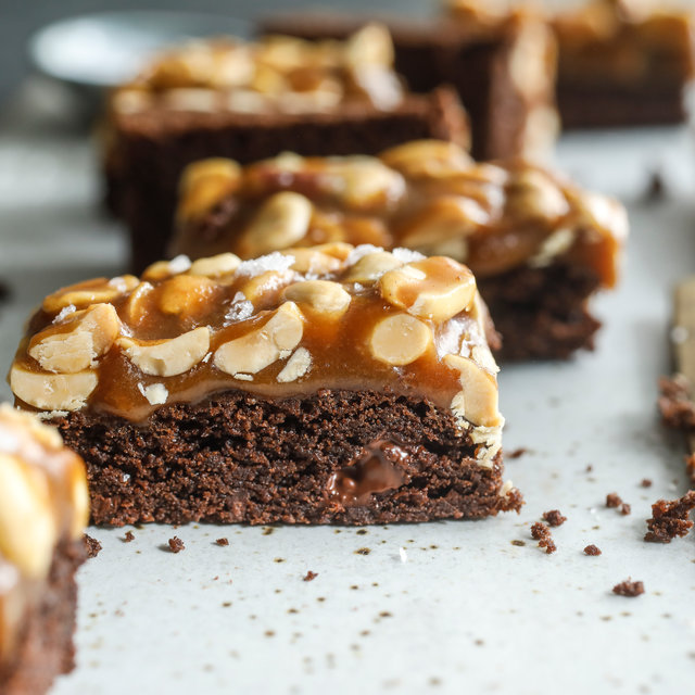 caramel peanut bars square640